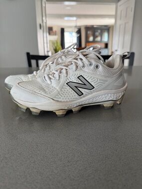 New Balance Women’s Softball Cleats with Black Logo